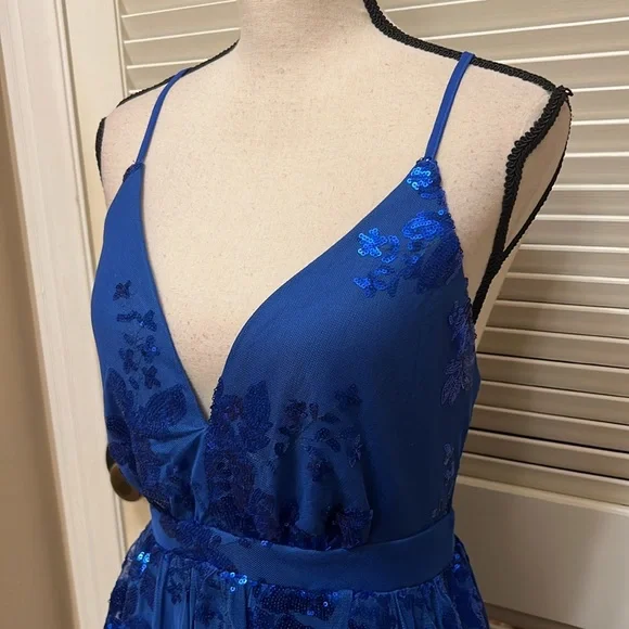 Lulus Captivating Essence Blue Sequin Backless Maxi Dress, Size Medium, NWT - Picture 10 of 17